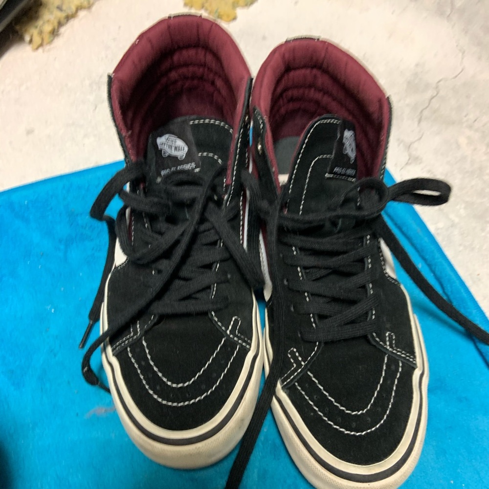 Unisex Vans. Maroon